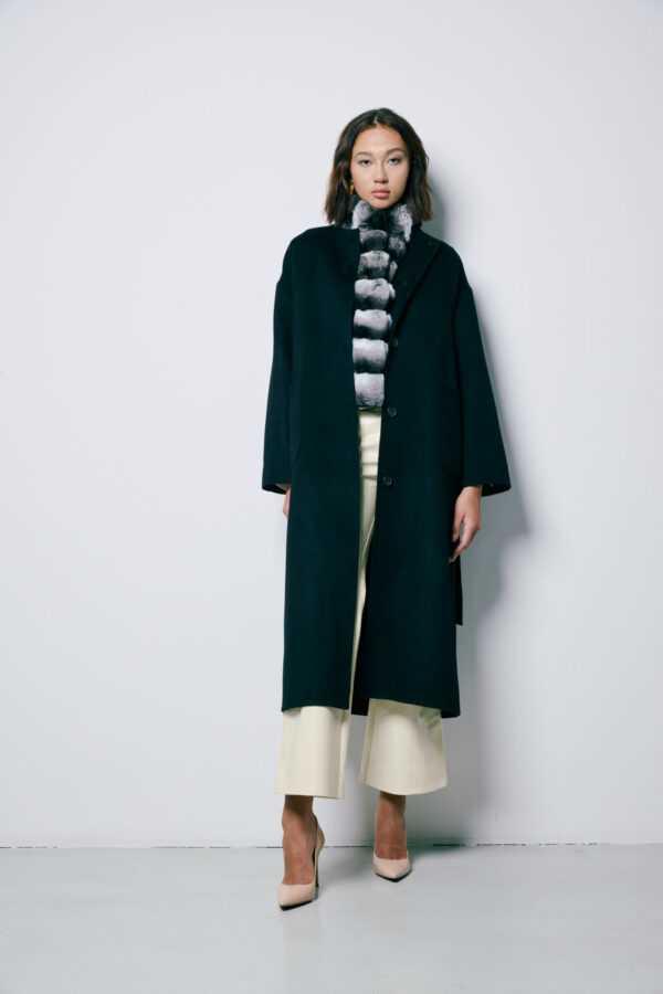 Long cashmere coat and chinchilla