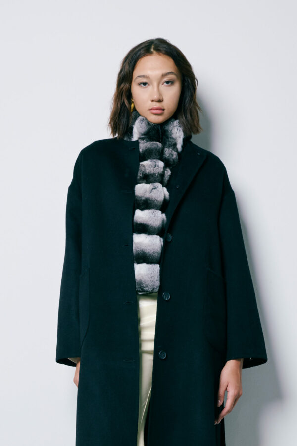 Long cashmere coat and chinchilla